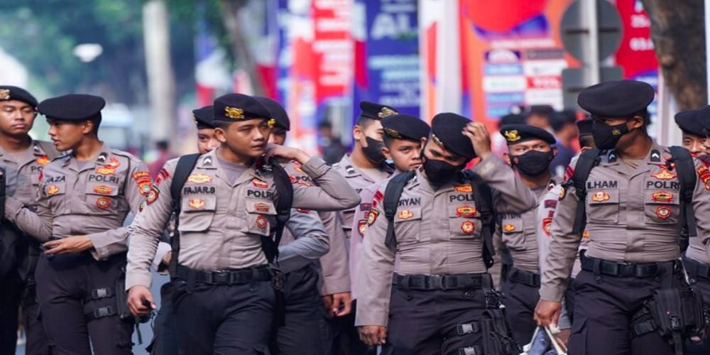 Membuat Laporan Kepada Pihak Berwajib (Polisi)